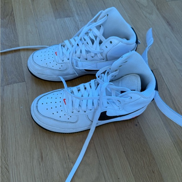 Nike Kids White and Black Air Sneakers - Picture 9 of 13